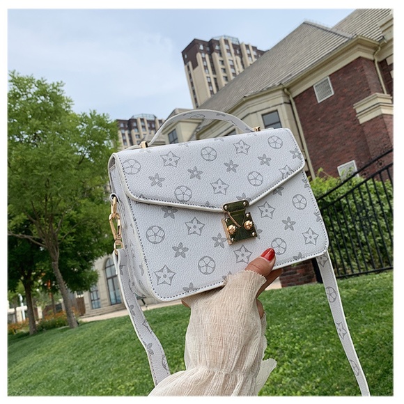 COPY - White Small Square Bag. - Picture 3 of 4